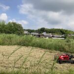 ラジコン式草刈り機神刈りによる農地の草刈り　三重県鈴鹿市の除草業者　草刈り本舗桐生